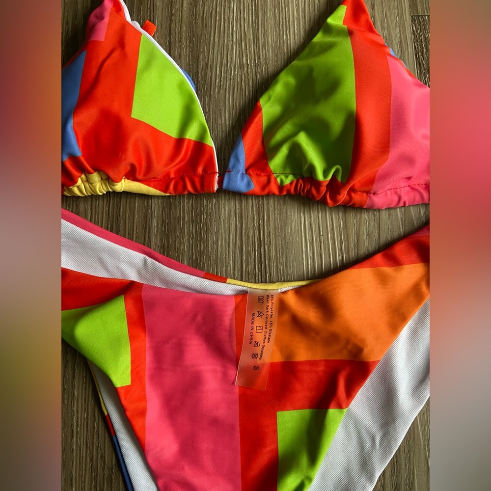Bikini - Picture 3 of 3